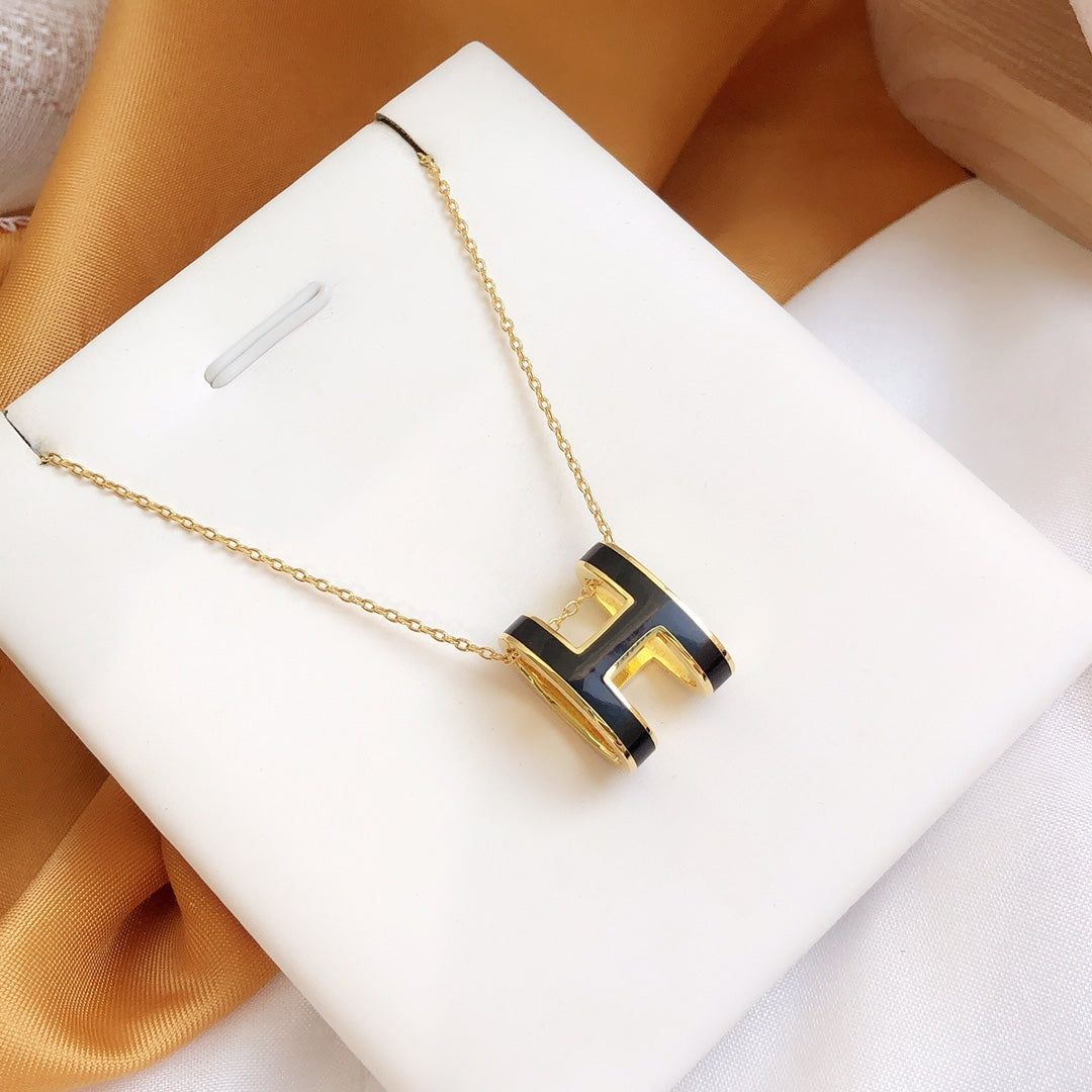 [Vellora Opalyn]HM CLIC BLACK ENAMEL GOLD NECKLACE