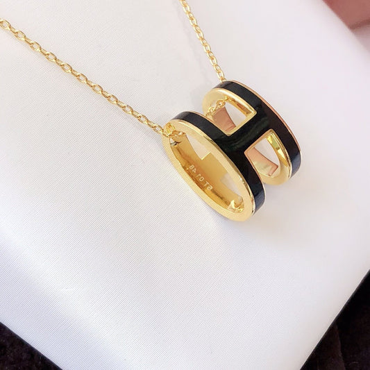 [Vellora Opalyn]HM CLIC BLACK ENAMEL GOLD NECKLACE