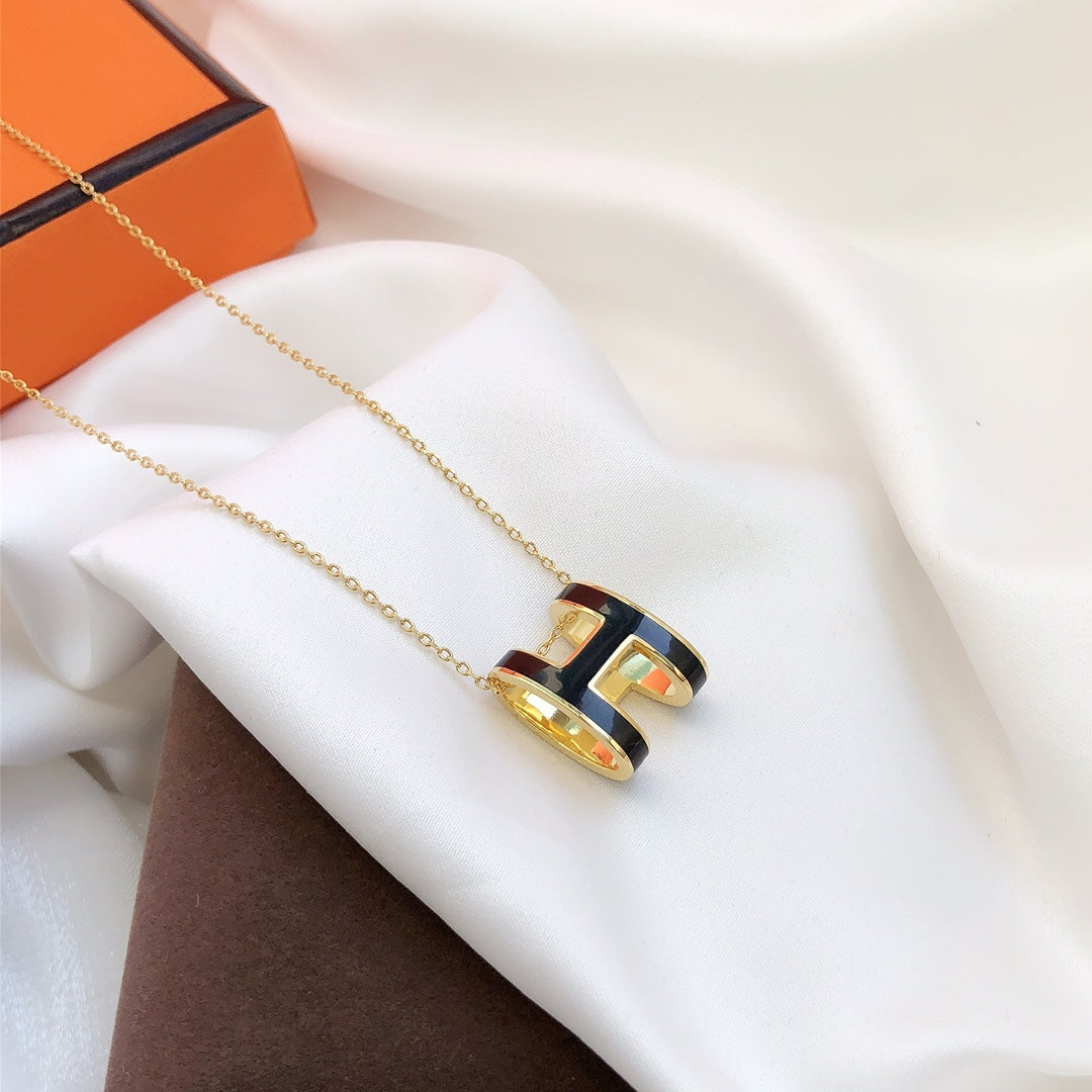 [Vellora Opalyn]HM CLIC BLACK ENAMEL GOLD NECKLACE