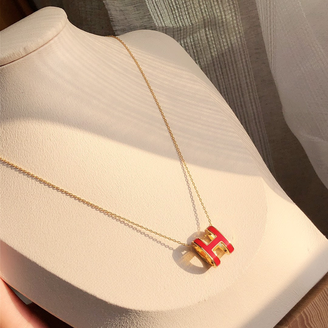 [Vellora Opalyn]HM CLIC RED ENAMEL GOLD NECKLACE