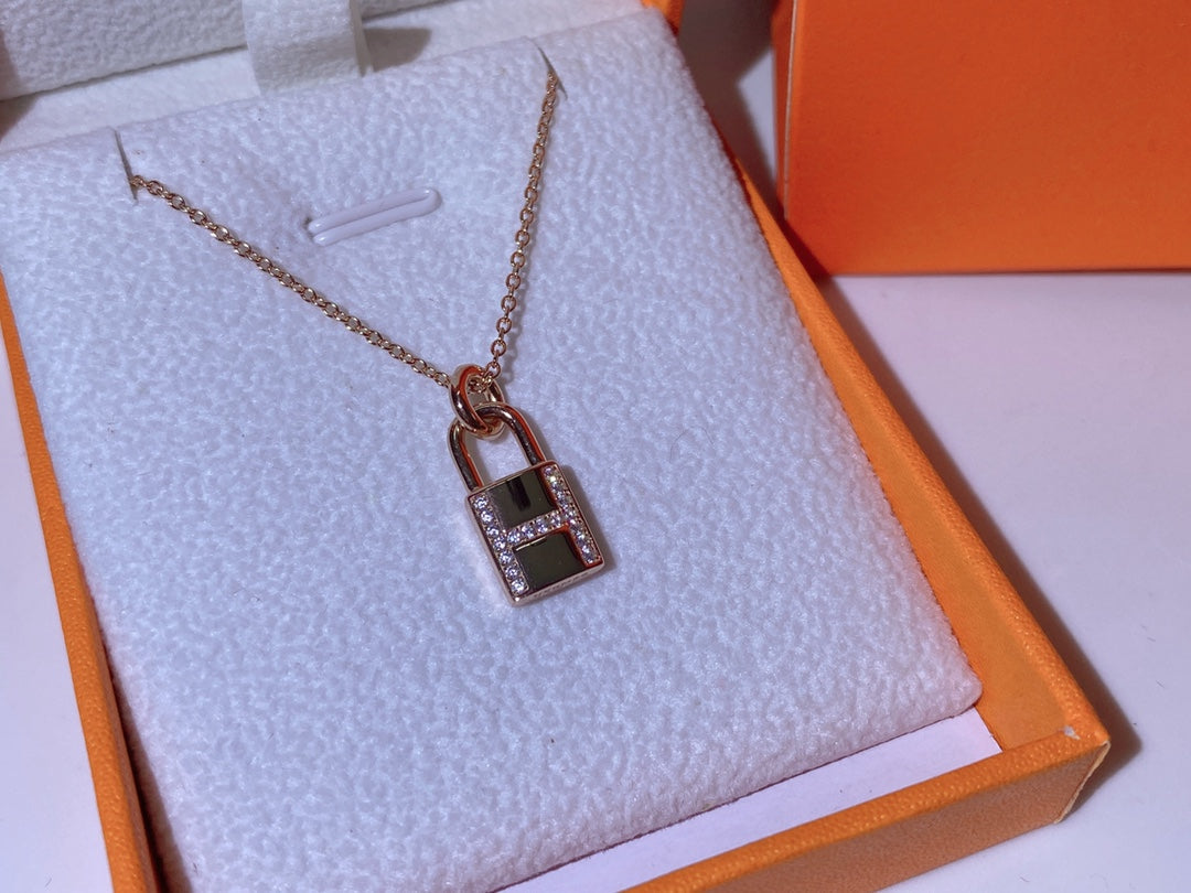 [Vellora Opalyn]HM ADVANCED NICHE LOCK HEAD NECKLACE DIAMONDS