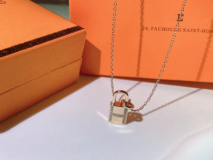 [Vellora Opalyn]HM ADVANCED NICHE LOCK HEAD NECKLACE DIAMONDS
