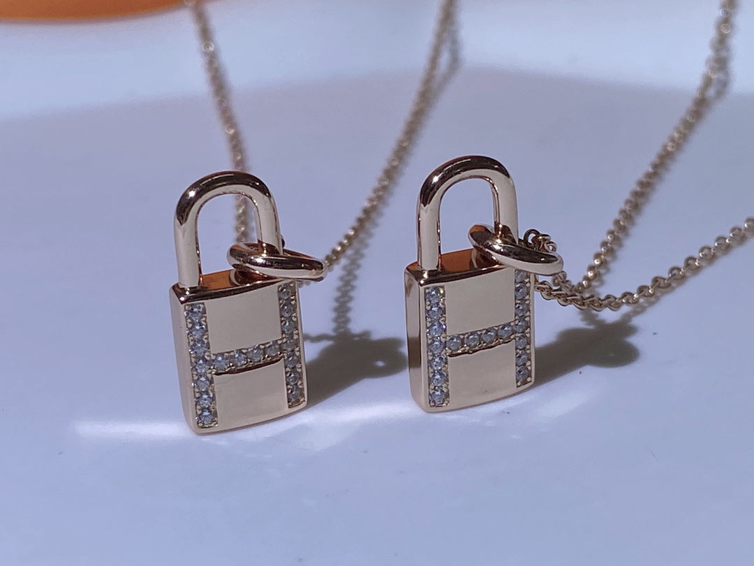 [Vellora Opalyn]HM ADVANCED NICHE LOCK HEAD NECKLACE DIAMONDS