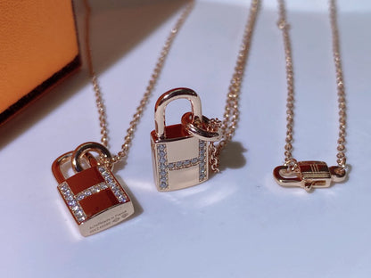 [Vellora Opalyn]HM ADVANCED NICHE LOCK HEAD NECKLACE DIAMONDS