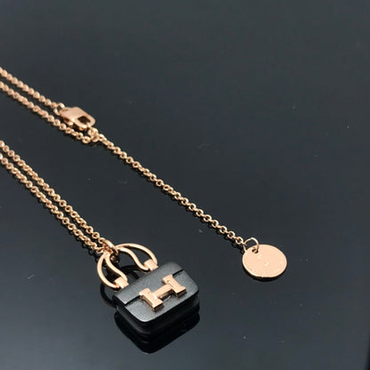 [Vellora Opalyn]WOMEN'S HM AMULETTES CONSTANCE PENDANT NECKLACE
