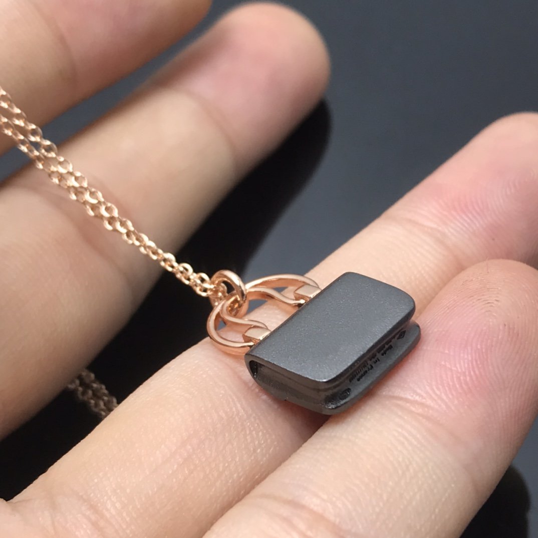 [Vellora Opalyn]WOMEN'S HM AMULETTES CONSTANCE PENDANT NECKLACE