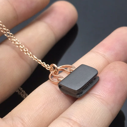 [Vellora Opalyn]WOMEN'S HM AMULETTES CONSTANCE PENDANT NECKLACE