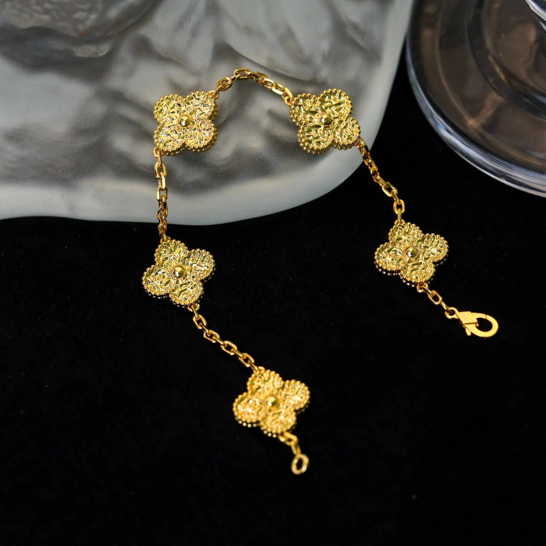 [Vellora Opalyn]CLOVER 5 MOTIFS BRONZING BRACELET