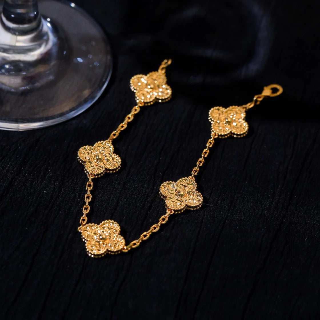 [Vellora Opalyn]CLOVER 5 MOTIFS BRONZING BRACELET
