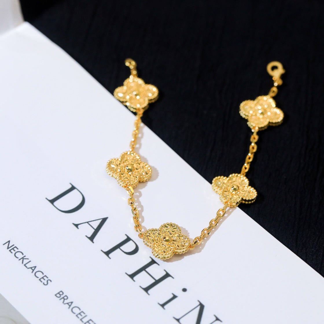 [Vellora Opalyn]CLOVER 5 MOTIFS BRONZING BRACELET