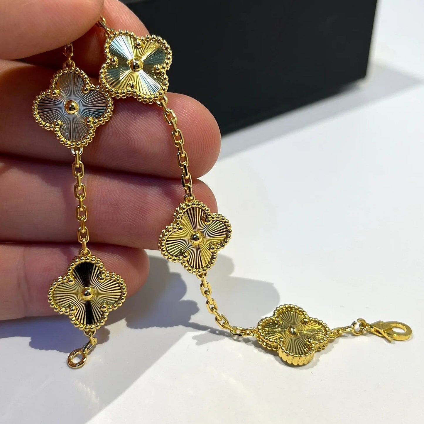 [Vellora Opalyn]CLOVER 5 FLOWERS LASER BRACELET