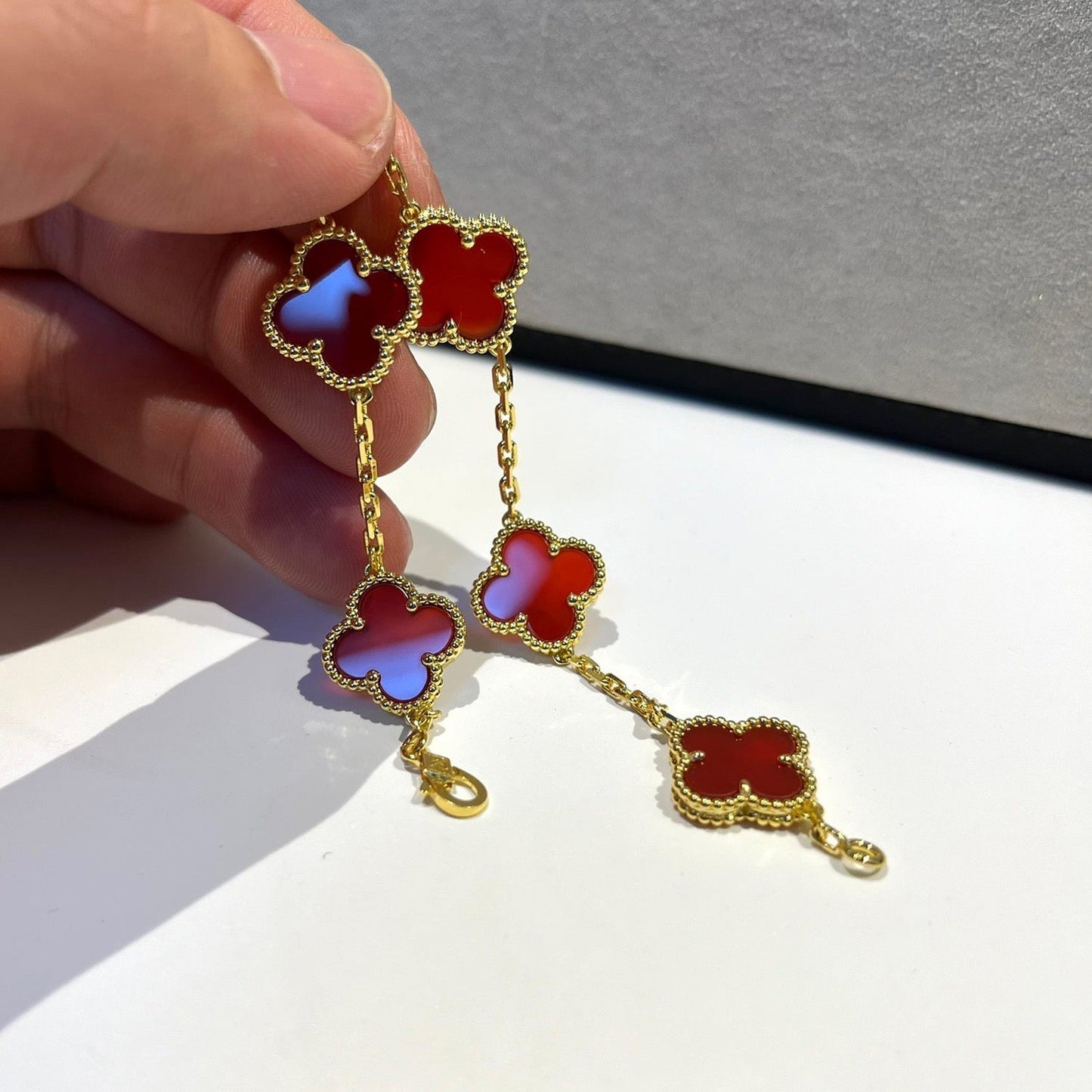 [Vellora Opalyn]CLOVER 5 MOTIFS RED AGATE  BRACELET