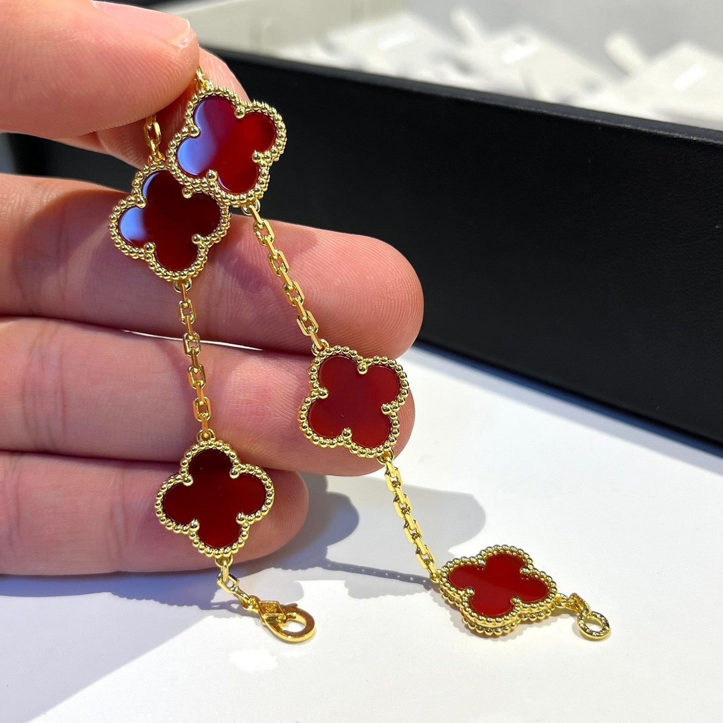[Vellora Opalyn]CLOVER 5 MOTIFS RED AGATE  BRACELET