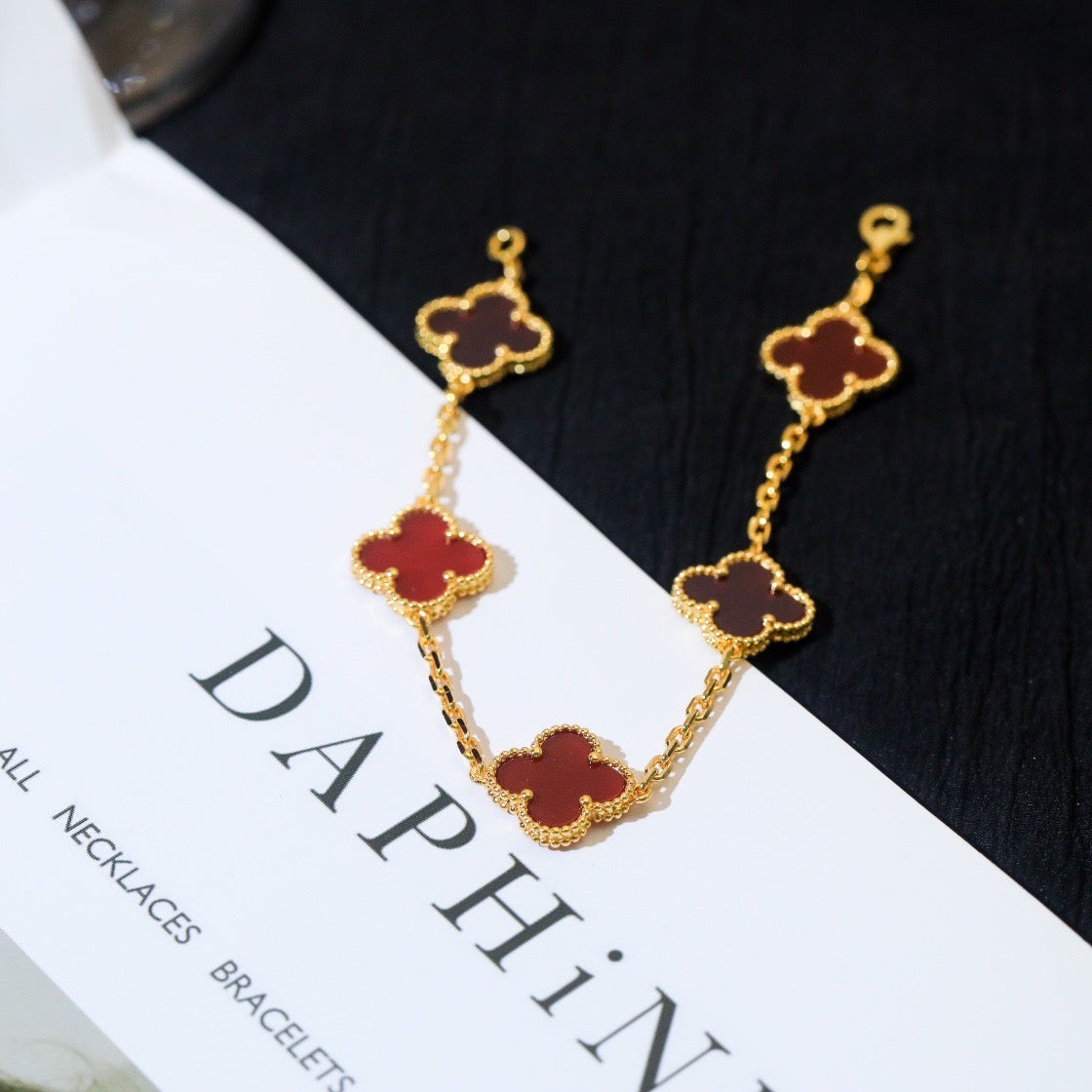 [Vellora Opalyn]CLOVER 5 MOTIFS RED AGATE  BRACELET
