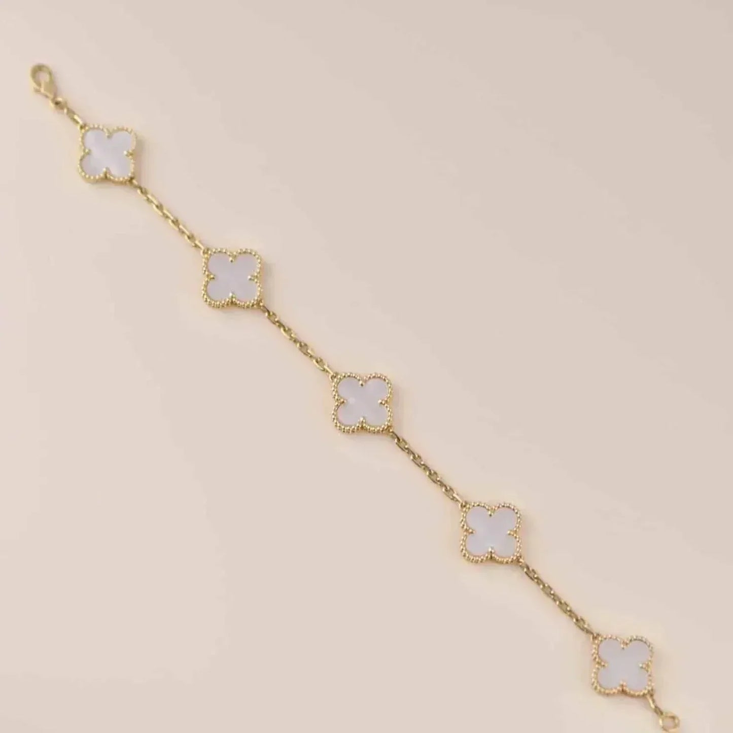 [Vellora Opalyn]CLOVER  5 MOTIF WHITE MOP BRACELET