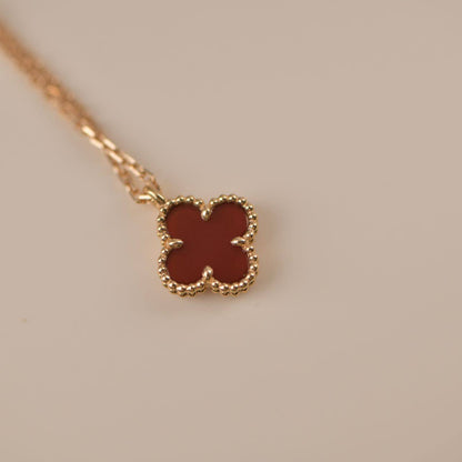 [Vellora Opalyn]CLOVER MINI 9.5MM WHITE CARNELIANS NECKLACE