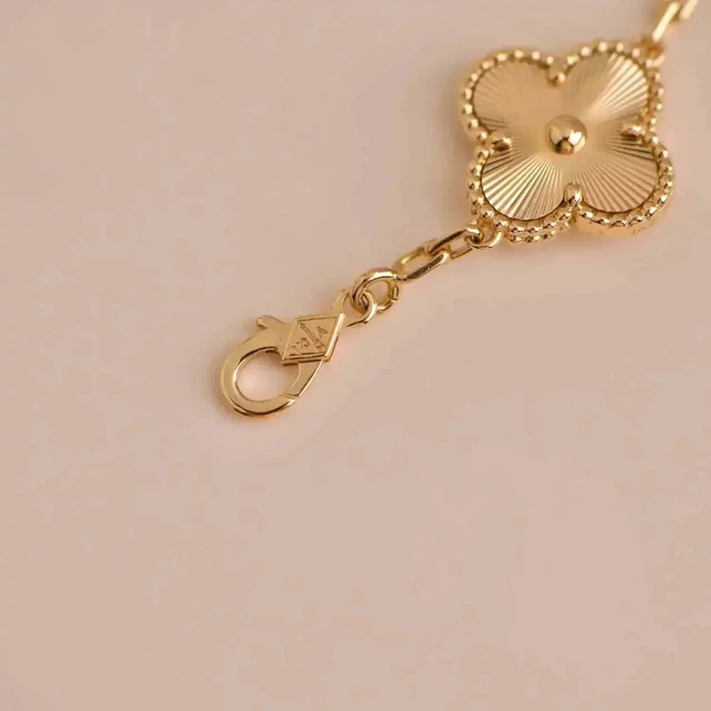 [Vellora Opalyn]CLOVER 5 FLOWERS LASER BRACELET
