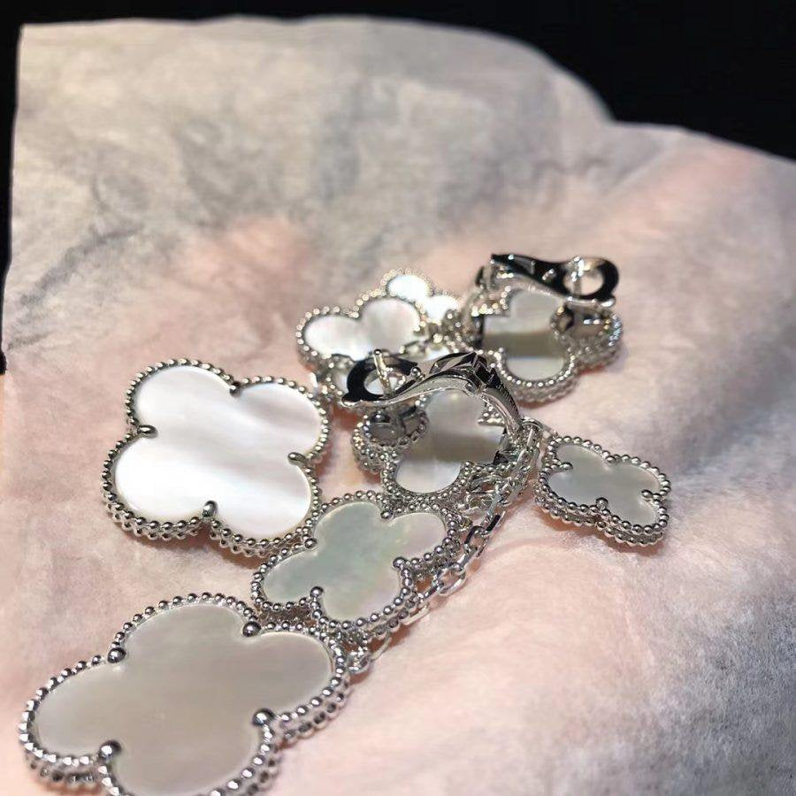 [Vellora Opalyn]CLOVER EARRINGS WHITE MOP 4 MOTIFS SILVER