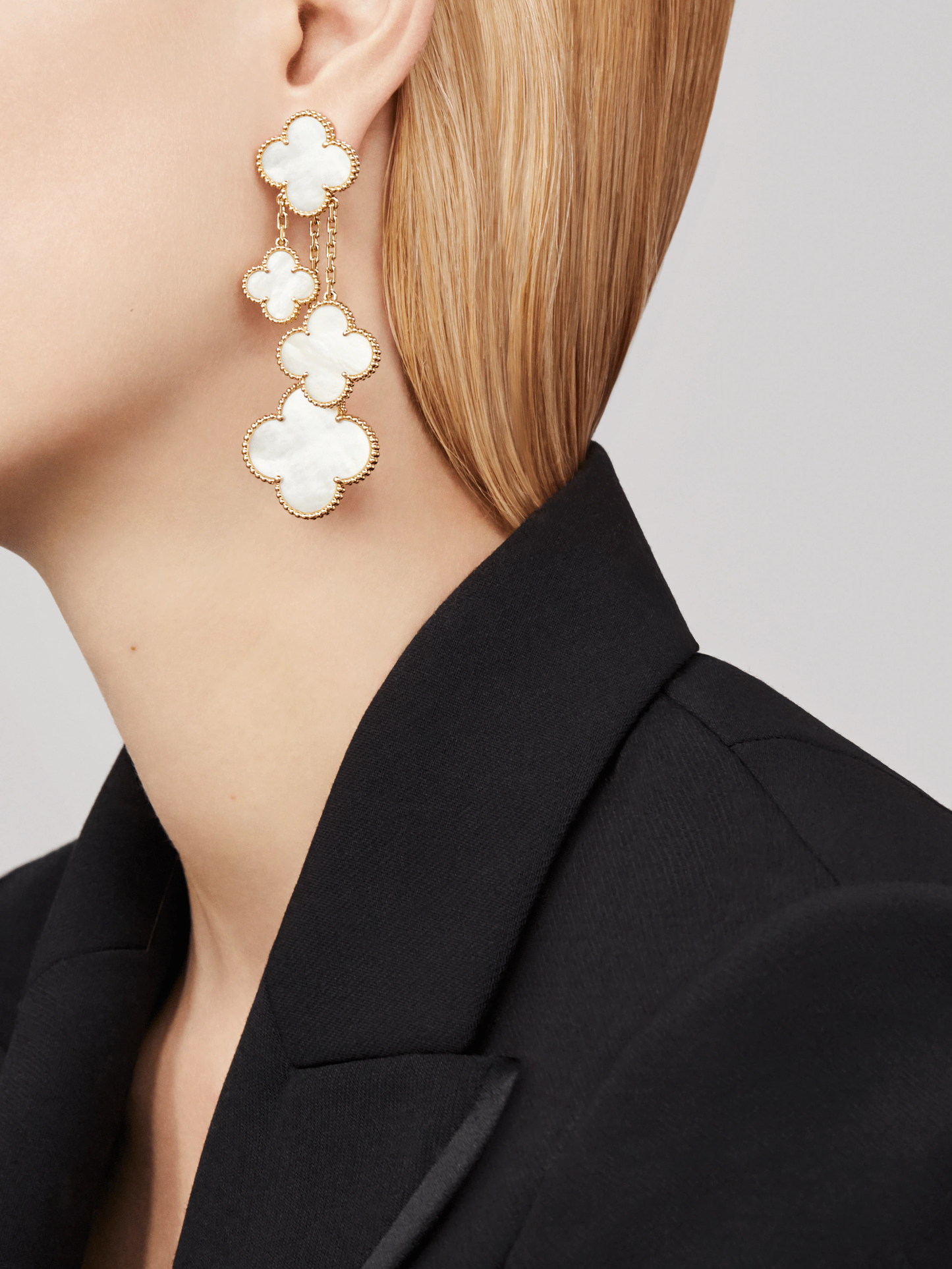 [Vellora Opalyn]CLOVER EARRINGS WHITE MOP 4 MOTIFS GOLD
