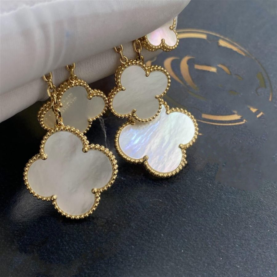 [Vellora Opalyn]CLOVER EARRINGS WHITE MOP 4 MOTIFS GOLD