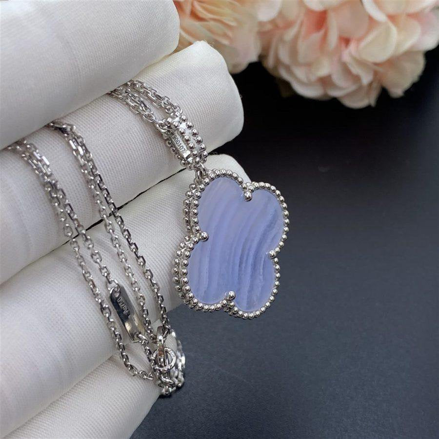 [Vellora Opalyn]CLOVER SILVER CHALCEDONY BIG CLOVER NECKLACE