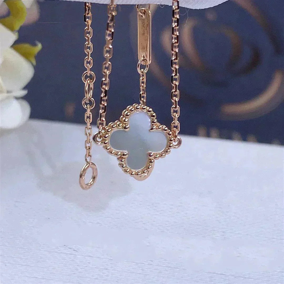[Vellora Opalyn]CLOVER WHITE MOP SINGLE FLOWER BRACELET