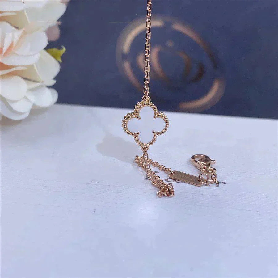 [Vellora Opalyn]CLOVER WHITE MOP SINGLE FLOWER BRACELET