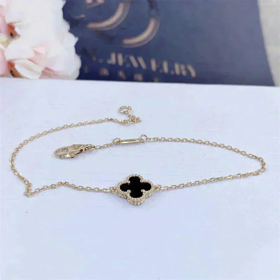 [Vellora Opalyn]CLOVER ONYX SINGLE FLOWER BRACELET