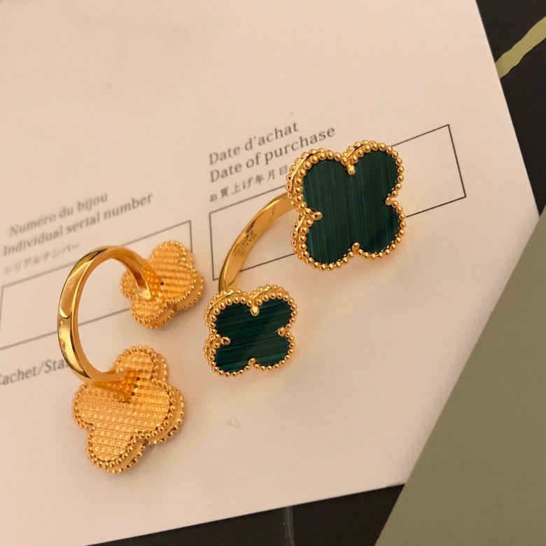 [Vellora Opalyn]CLOVER BETWEEN THE FINGER RING