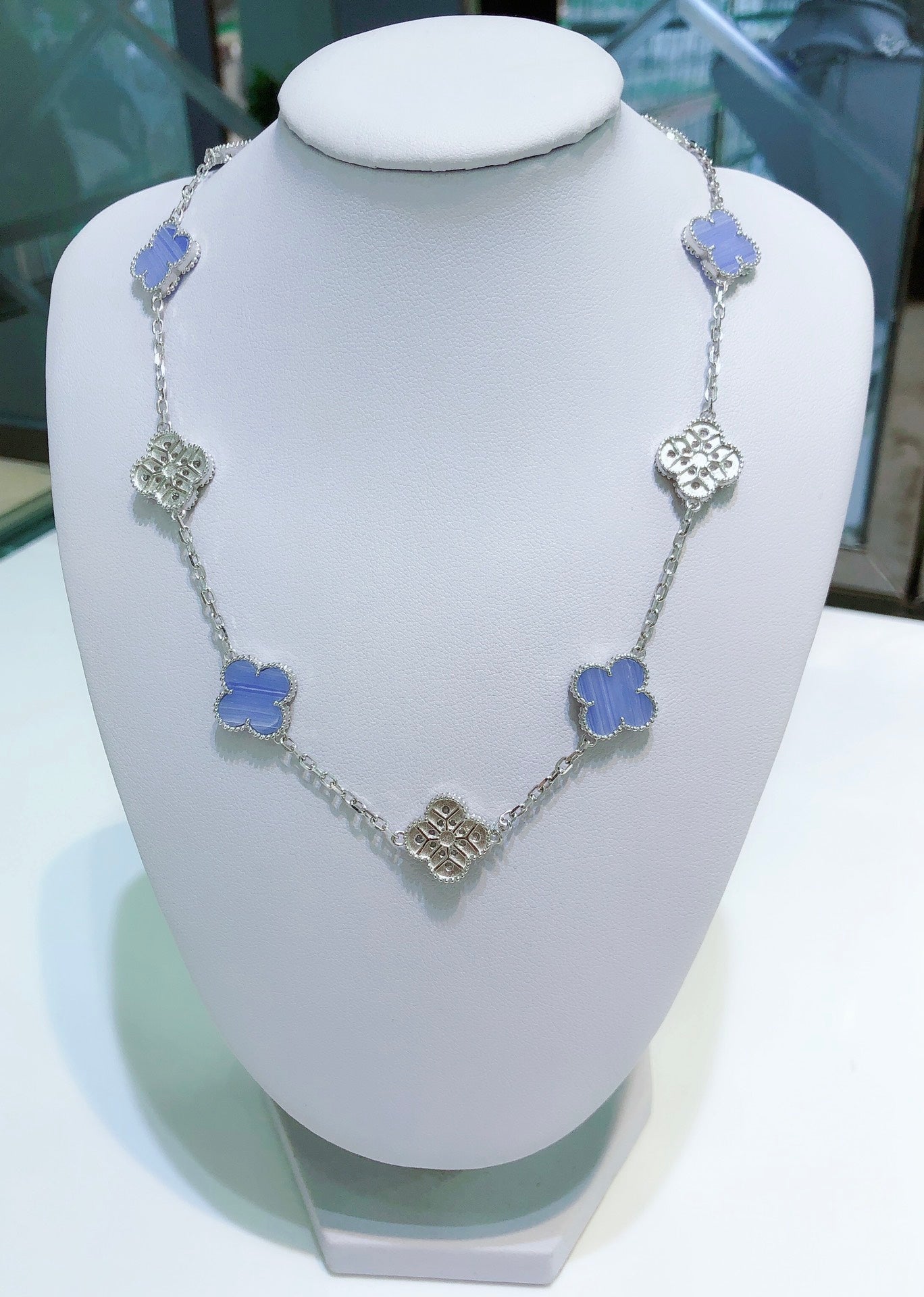 [Vellora Opalyn]CLOVERS THE 10-MOTIFS CHALCEDONY DIAMONDS SILVER NECKLACE