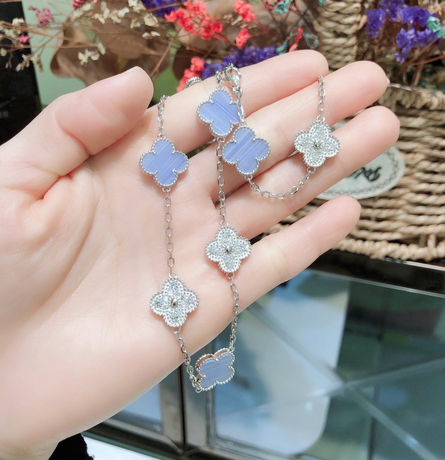 [Vellora Opalyn]CLOVERS THE 10-MOTIFS CHALCEDONY DIAMONDS SILVER NECKLACE