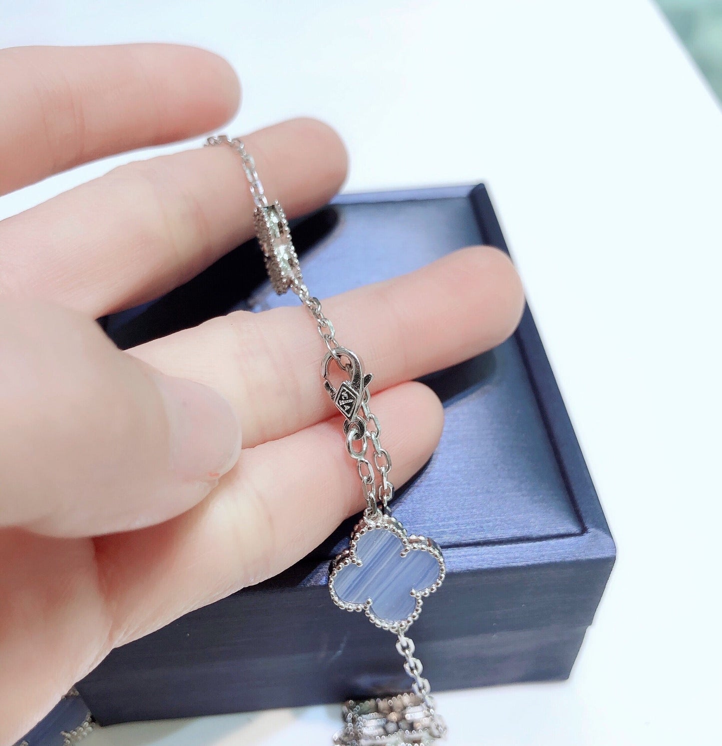 [Vellora Opalyn]CLOVERS THE 10-MOTIFS CHALCEDONY DIAMONDS SILVER NECKLACE