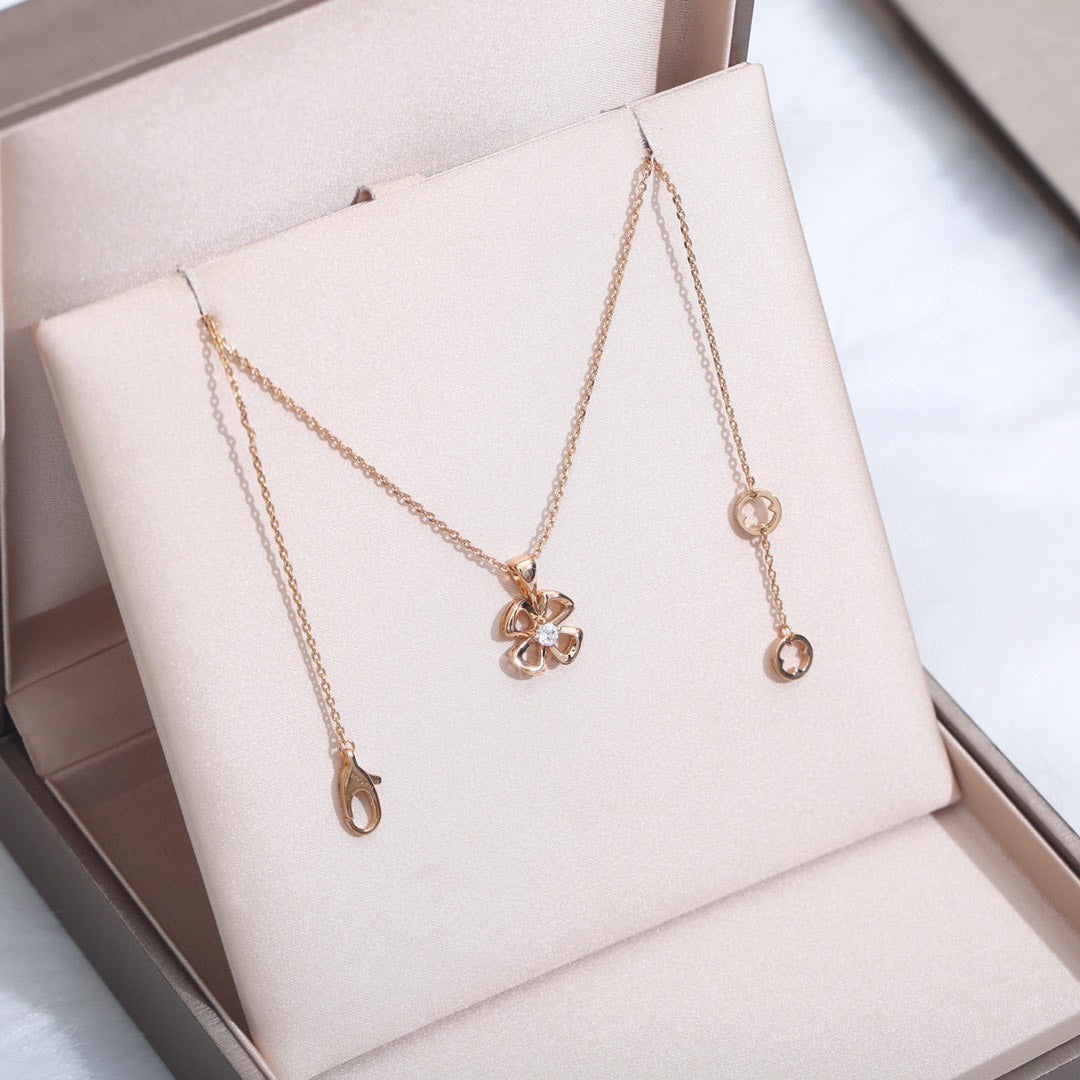 [Vellora Opalyn]FIOREVER NECKLACE DIAMOND CENTER