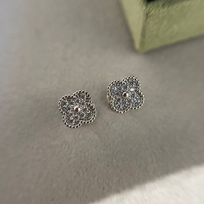[Vellora Opalyn]CLOVER MINI DIAMOND STUD EARRINGS