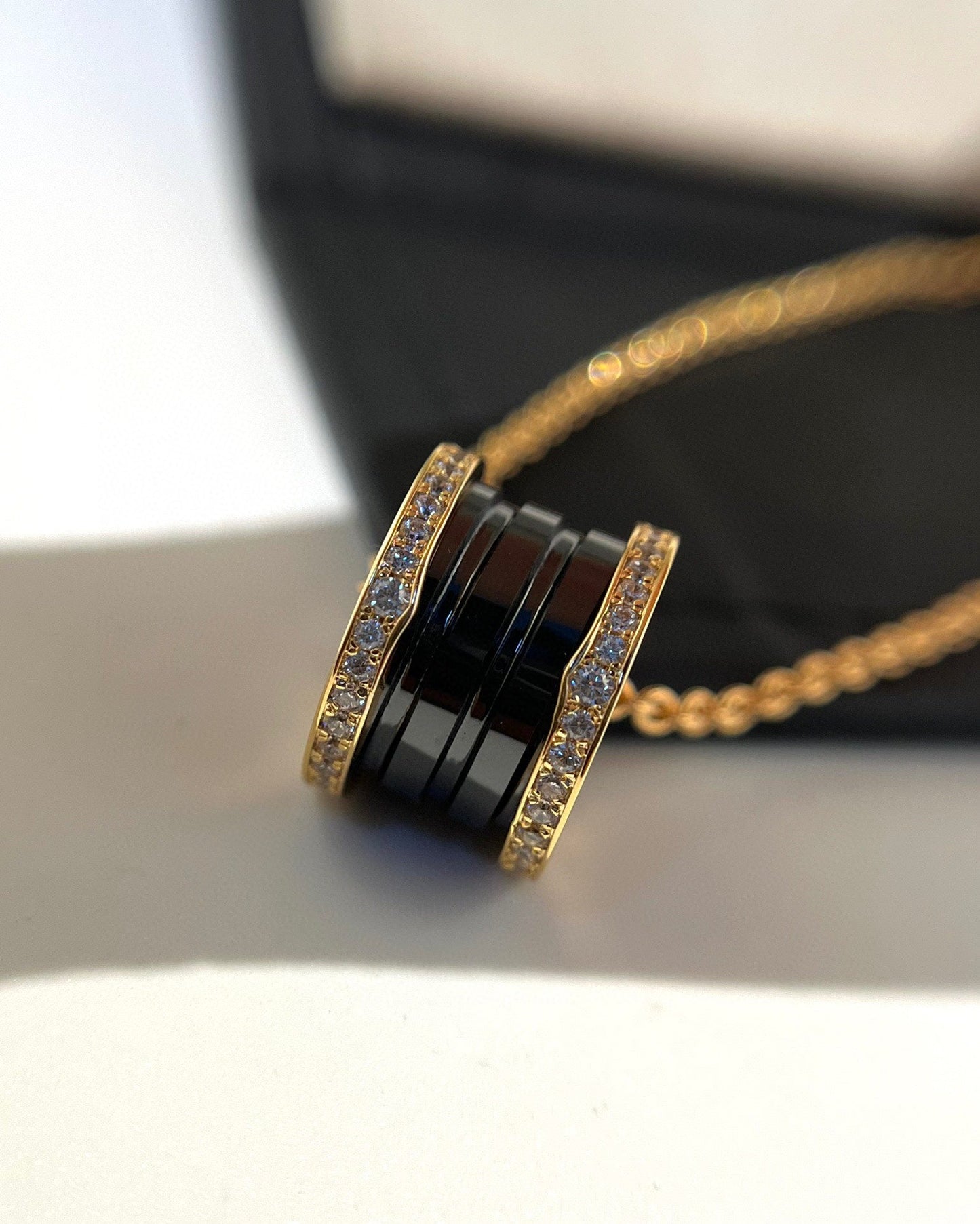 [Vellora Opalyn]ZERO 1 BLACK CERAMIC DIAMOND PINK GOLD NECKLACE