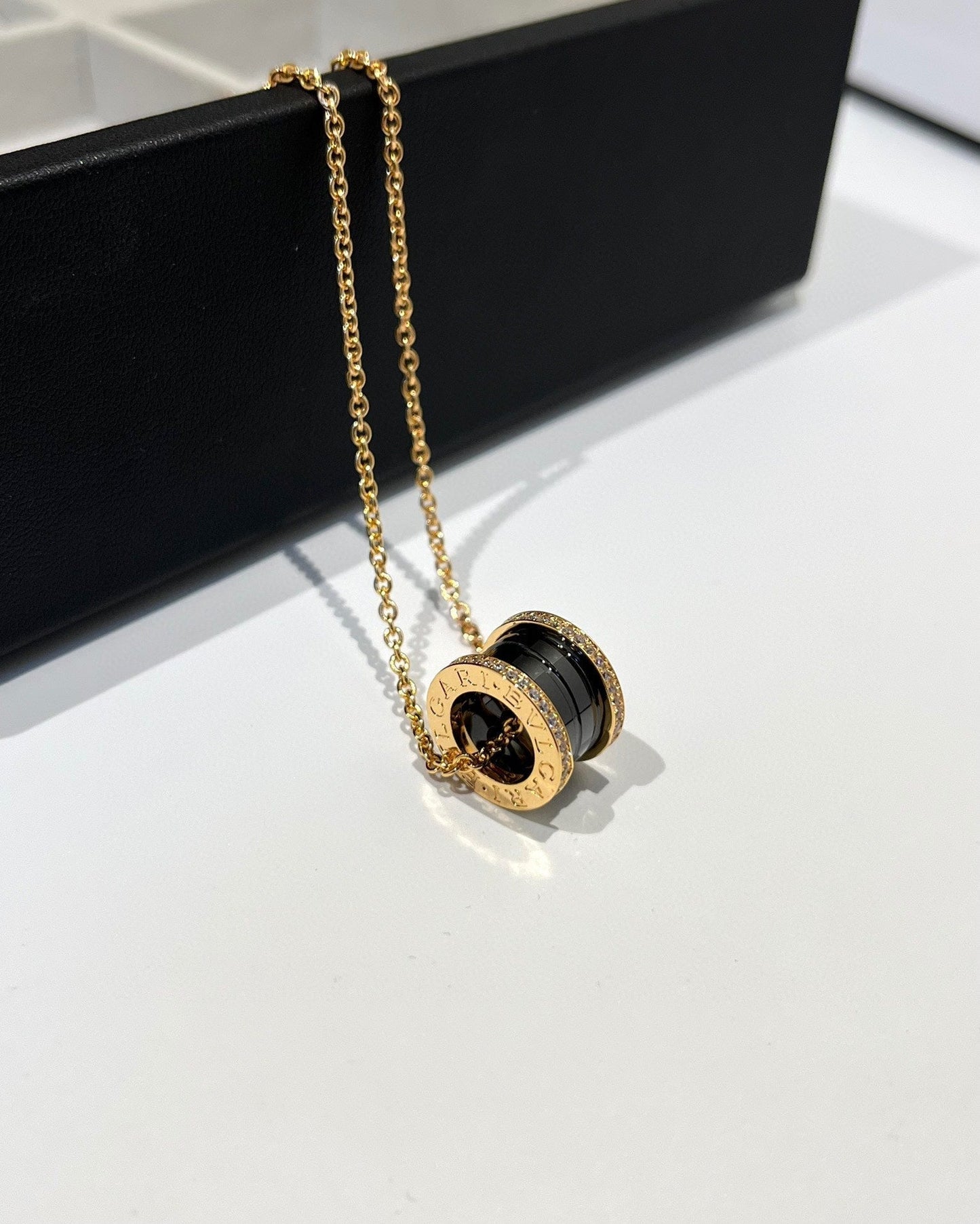 [Vellora Opalyn]ZERO 1 BLACK CERAMIC DIAMOND PINK GOLD NECKLACE
