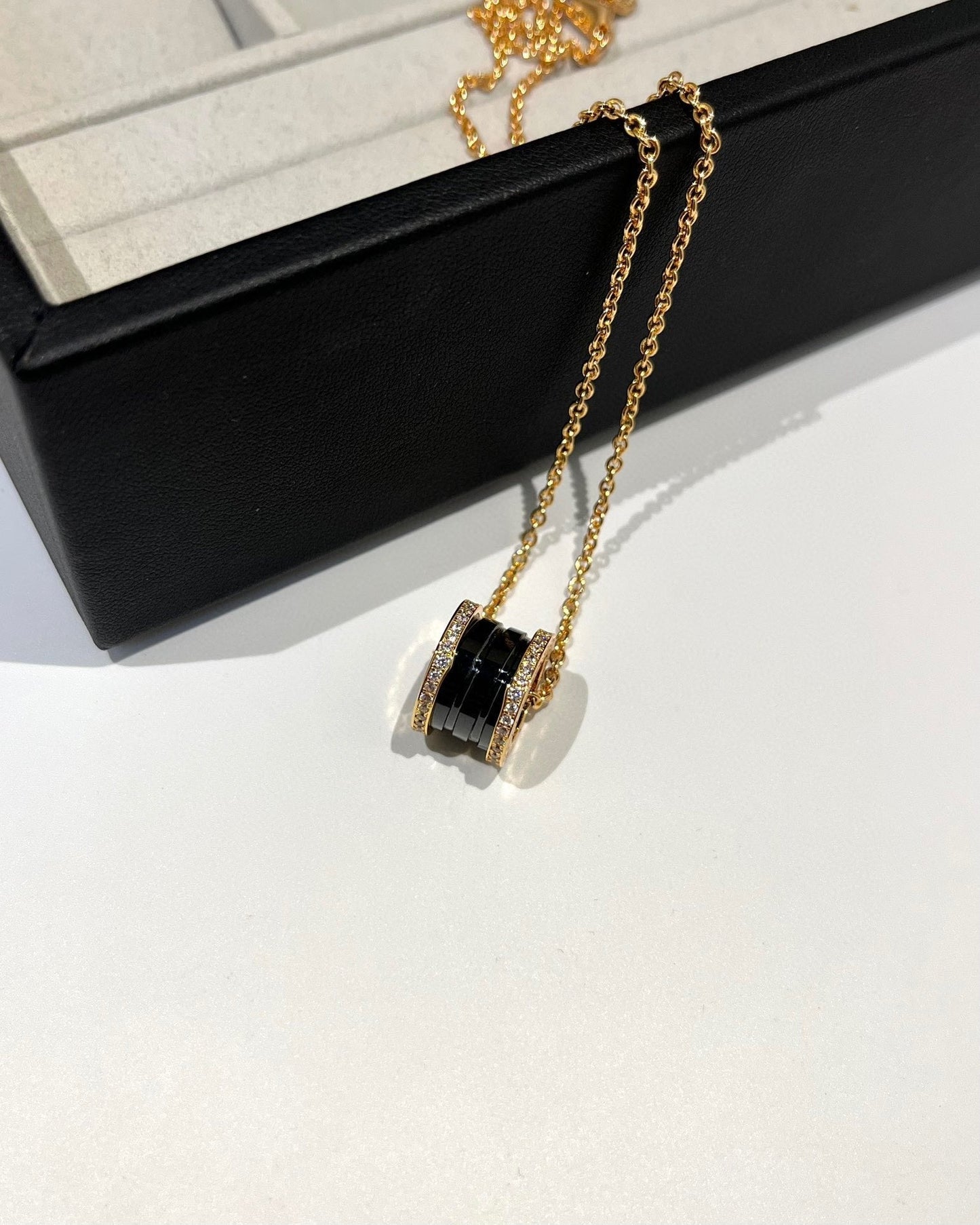[Vellora Opalyn]ZERO 1 BLACK CERAMIC DIAMOND PINK GOLD NECKLACE
