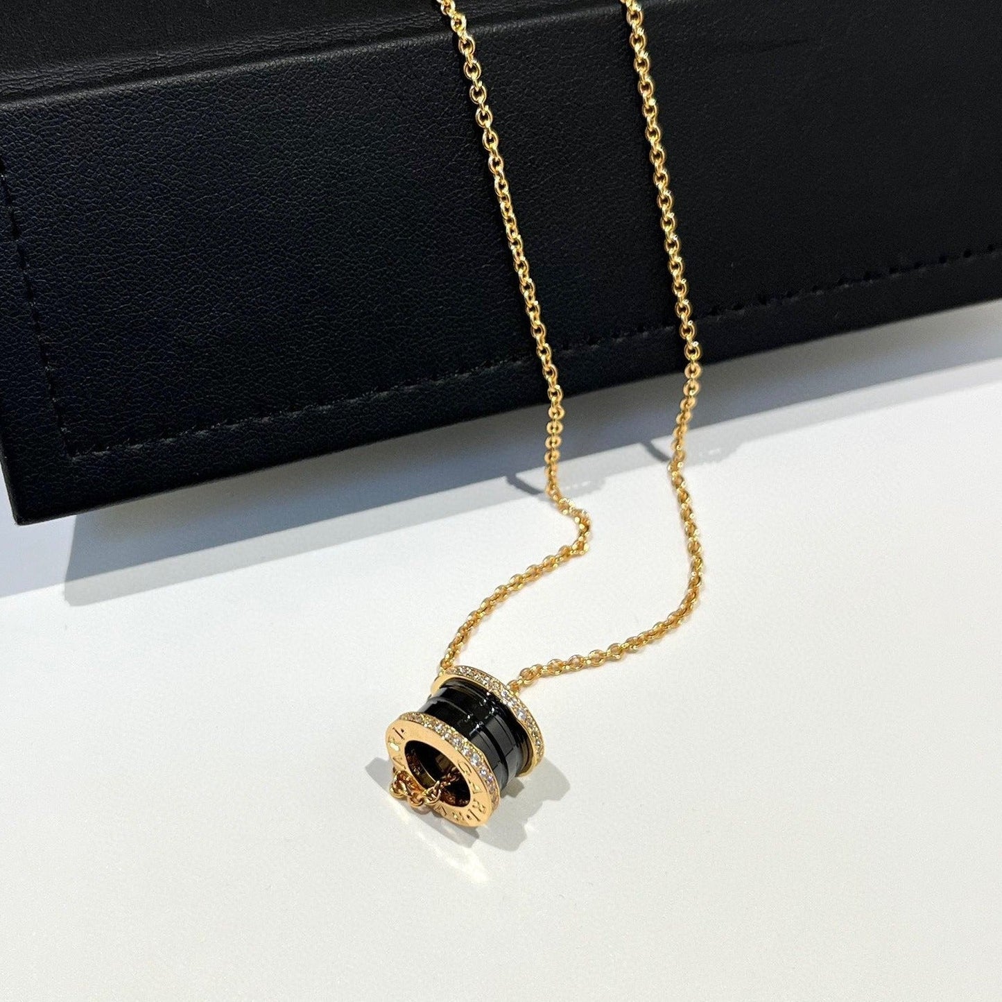 [Vellora Opalyn]ZERO 1 BLACK CERAMIC DIAMOND PINK GOLD NECKLACE