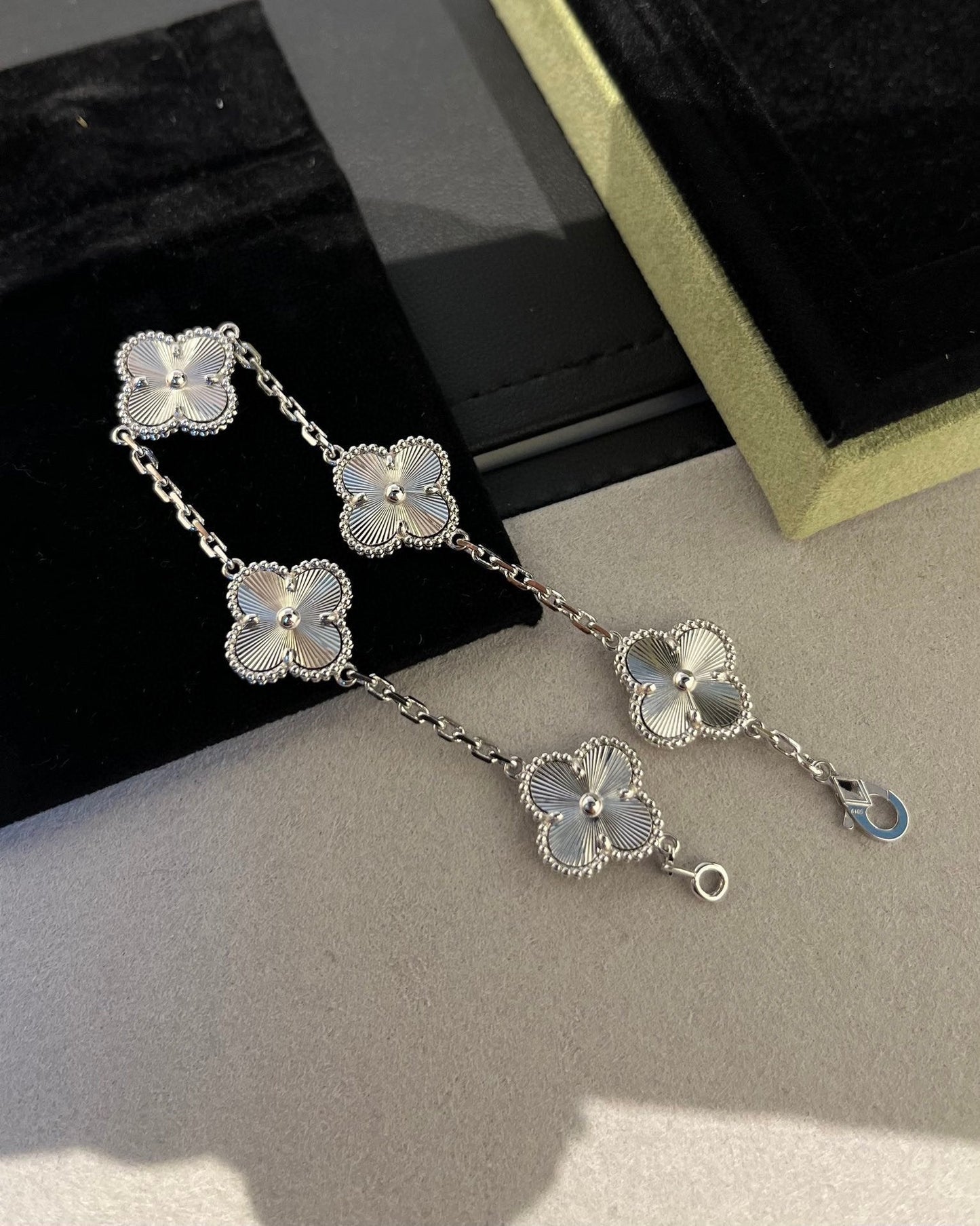 [Vellora Opalyn]CLOVER SILVER 5 MOTIFS BRACELET