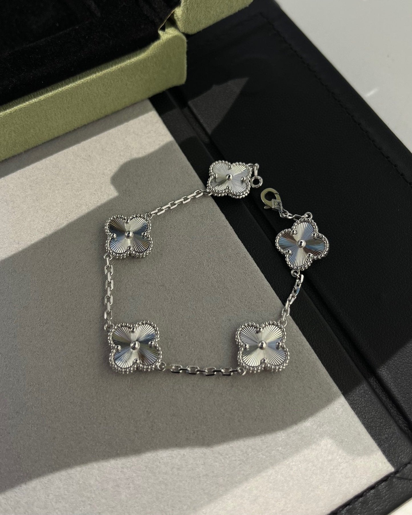 [Vellora Opalyn]CLOVER SILVER 5 MOTIFS BRACELET