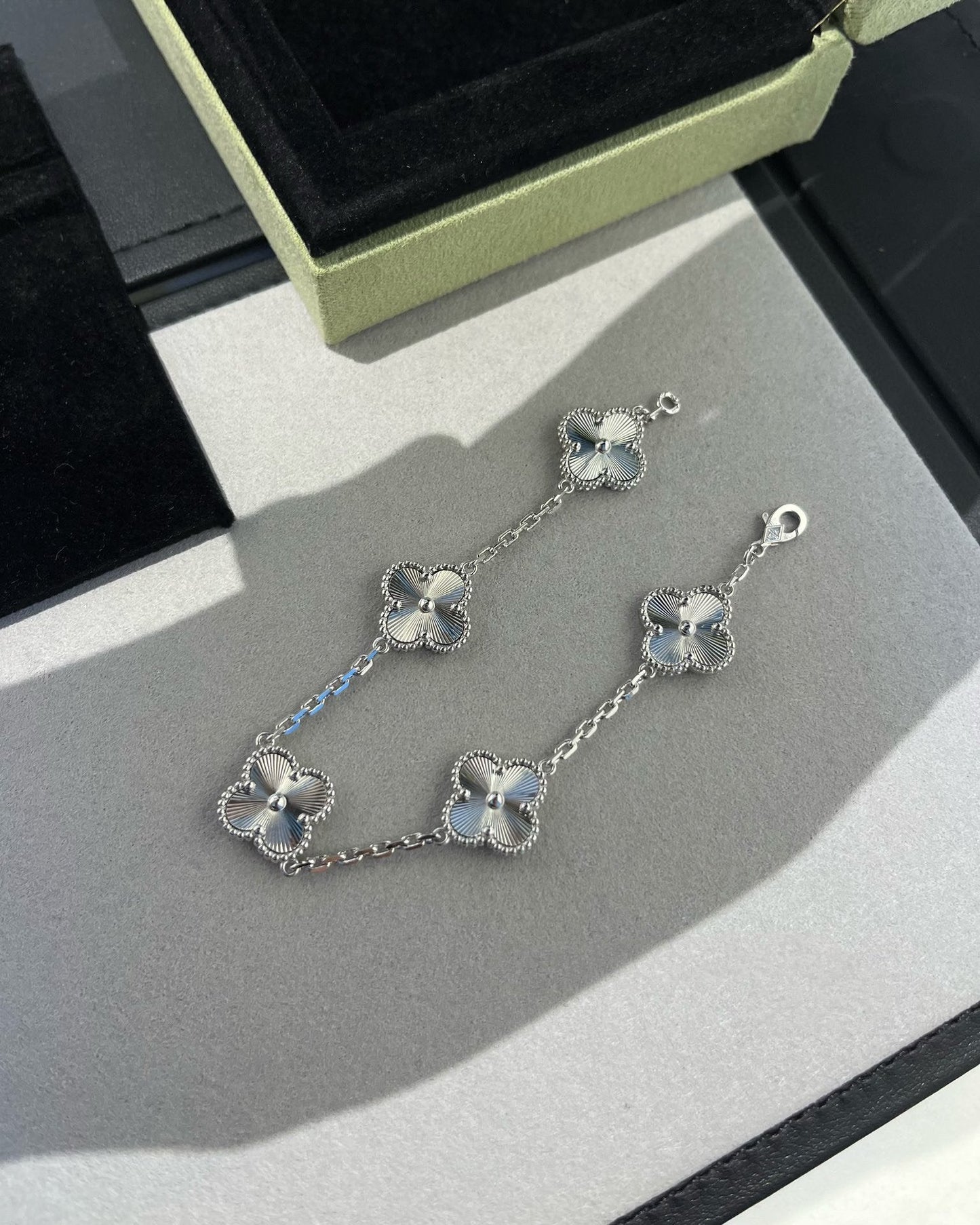 [Vellora Opalyn]CLOVER SILVER 5 MOTIFS BRACELET